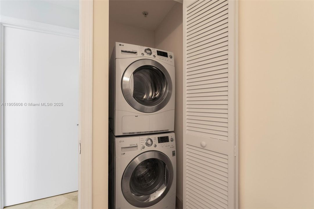 For Sale: $625,000 (2 beds, 2 baths, 1158 Square Feet)