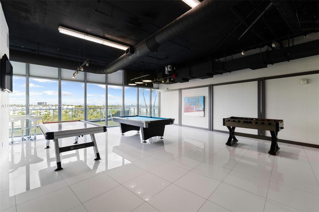 For Sale: $625,000 (2 beds, 2 baths, 1158 Square Feet)