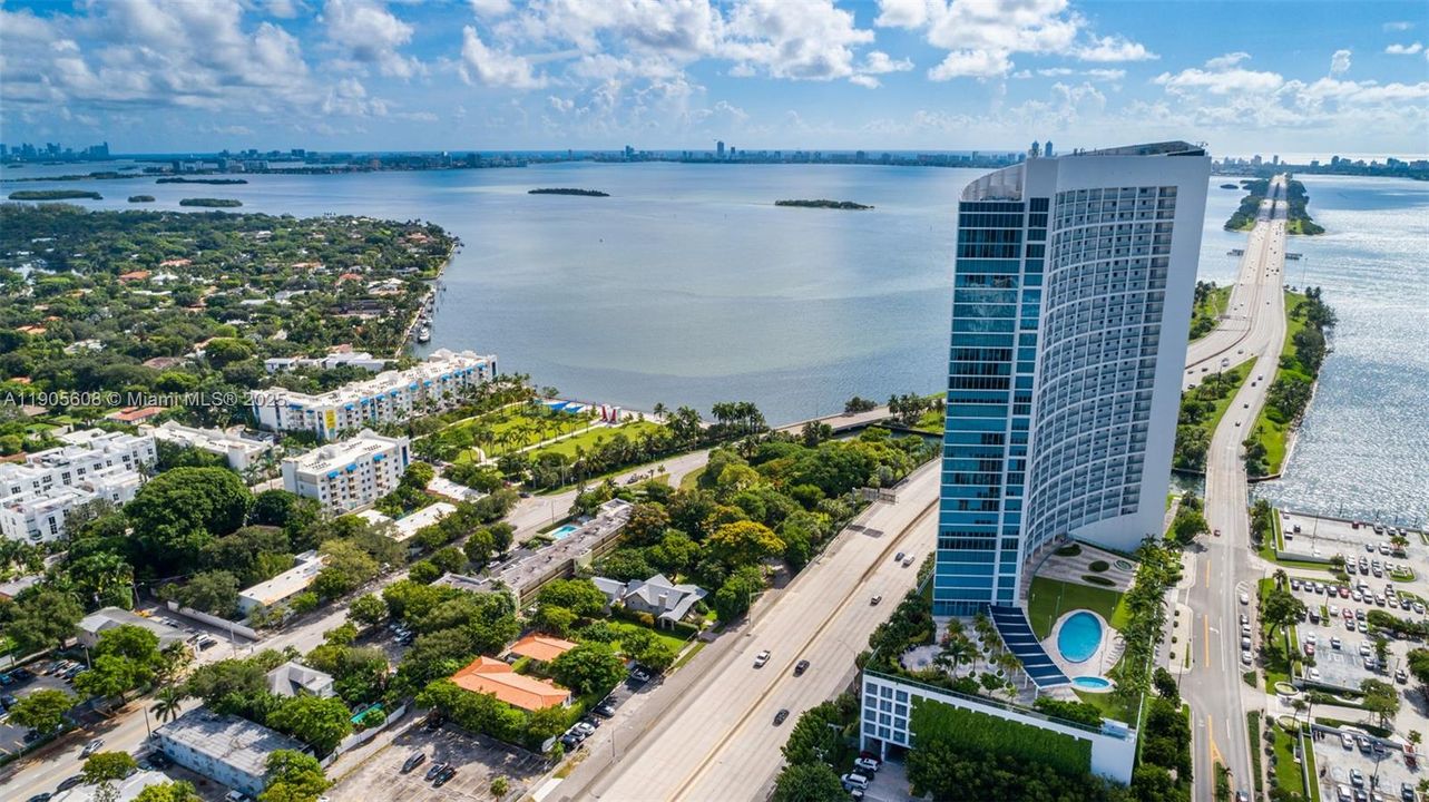 For Sale: $625,000 (2 beds, 2 baths, 1158 Square Feet)