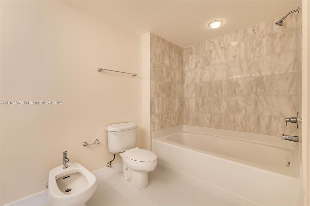 For Sale: $625,000 (2 beds, 2 baths, 1158 Square Feet)