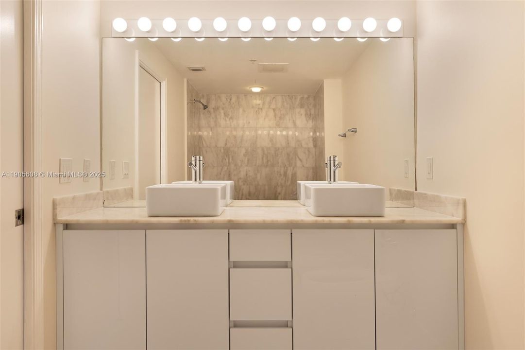 For Sale: $625,000 (2 beds, 2 baths, 1158 Square Feet)