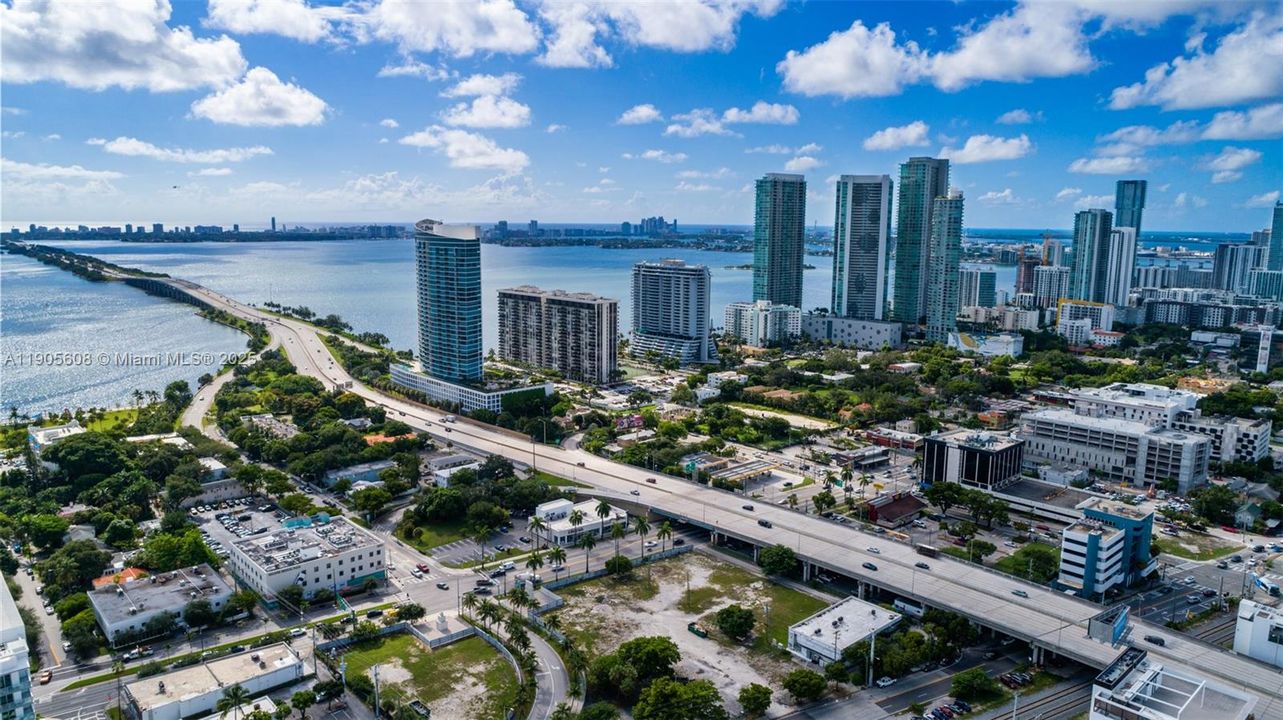 For Sale: $625,000 (2 beds, 2 baths, 1158 Square Feet)