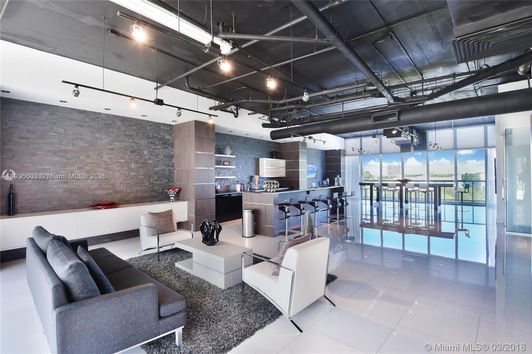 For Sale: $625,000 (2 beds, 2 baths, 1158 Square Feet)