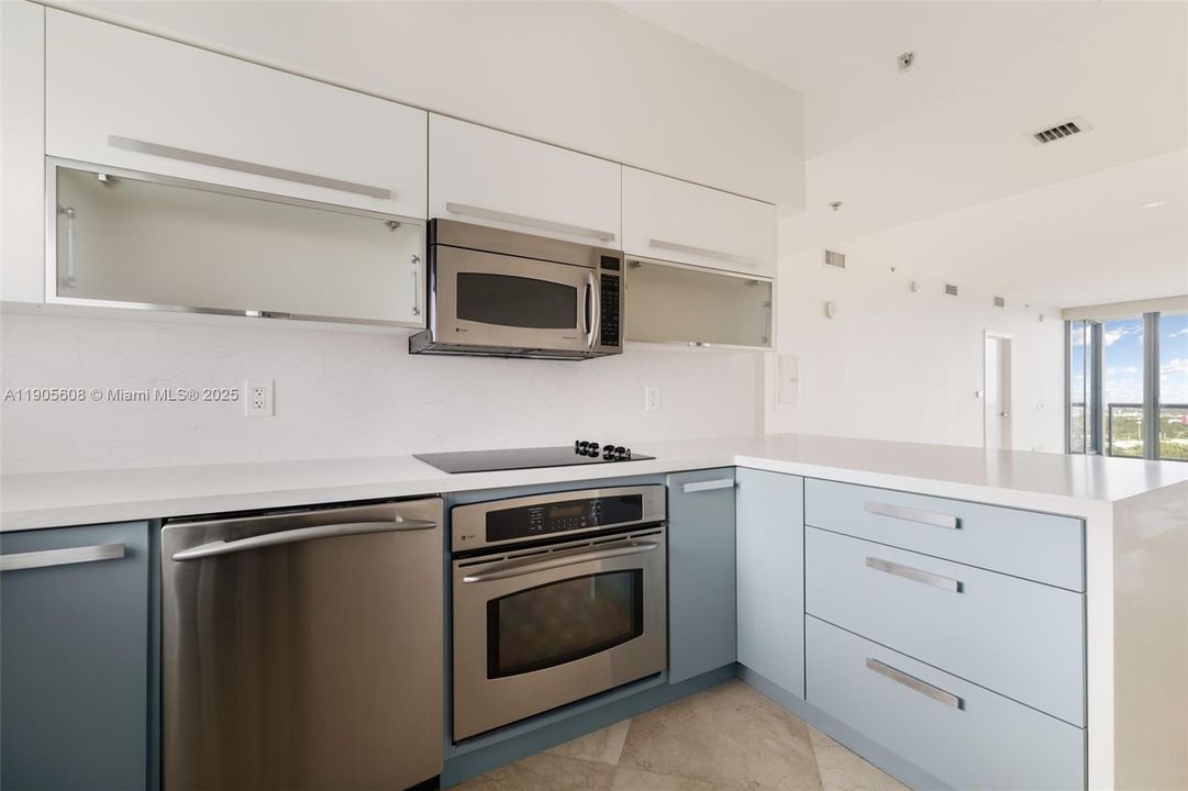 For Sale: $625,000 (2 beds, 2 baths, 1158 Square Feet)