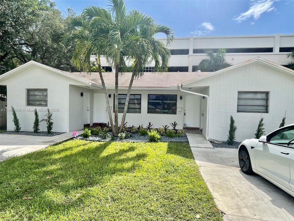 Recently Rented: $2,500 (2 beds, 2 baths, 900 Square Feet)