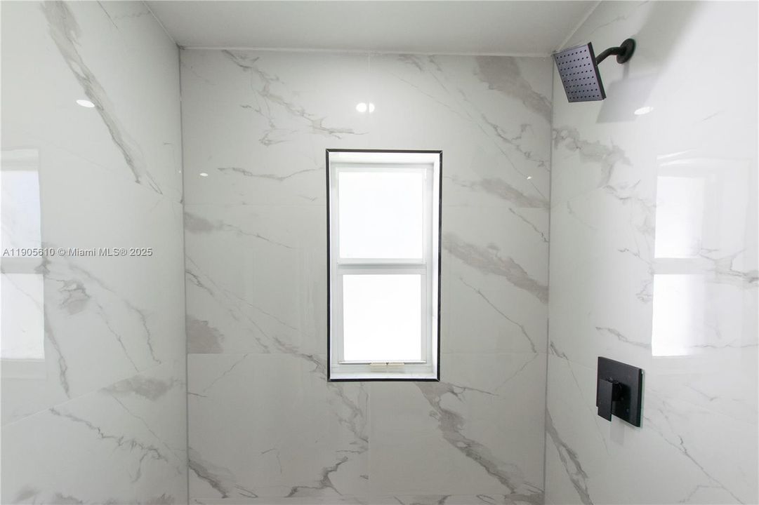 合同活跃: $475,000 (3 贝兹, 2 浴室, 990 平方英尺)