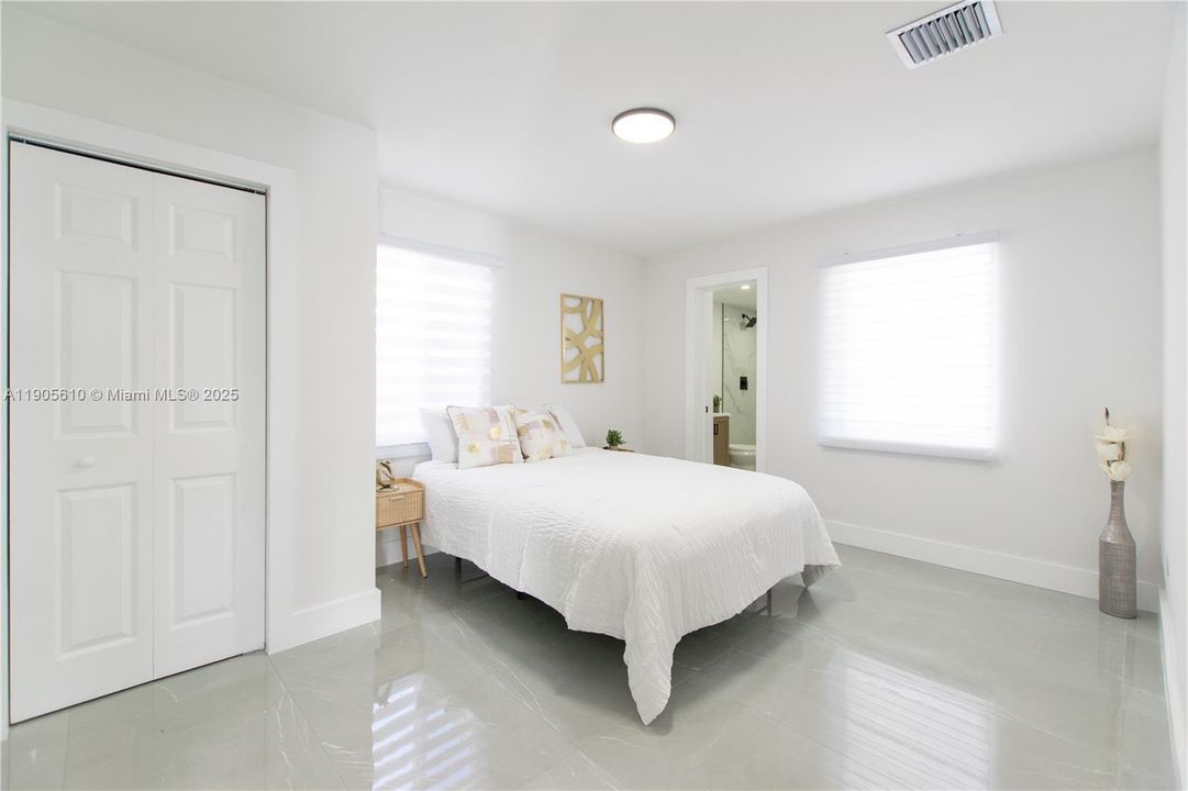 合同活跃: $475,000 (3 贝兹, 2 浴室, 990 平方英尺)