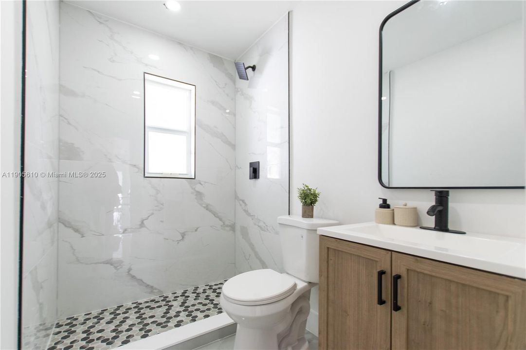 合同活跃: $475,000 (3 贝兹, 2 浴室, 990 平方英尺)