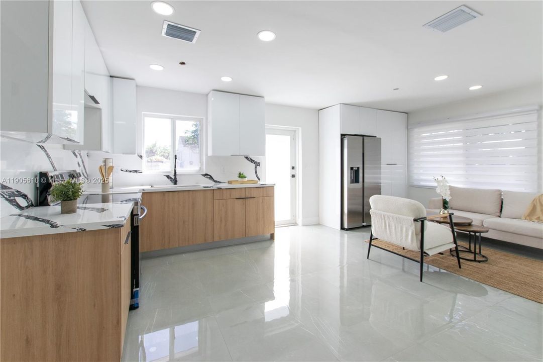 合同活跃: $475,000 (3 贝兹, 2 浴室, 990 平方英尺)