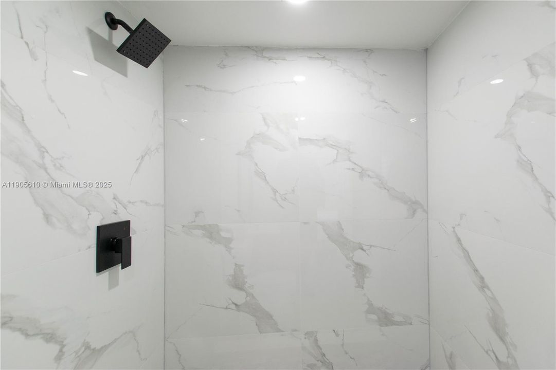 合同活跃: $475,000 (3 贝兹, 2 浴室, 990 平方英尺)