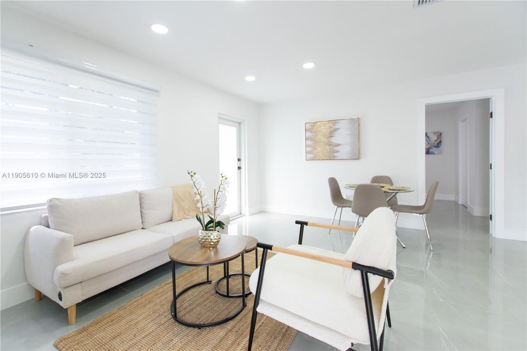 合同活跃: $475,000 (3 贝兹, 2 浴室, 990 平方英尺)