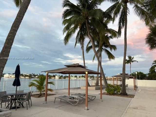 В аренду: $2,190 (1 спален, 1 ванн, 940 Квадратных фут)