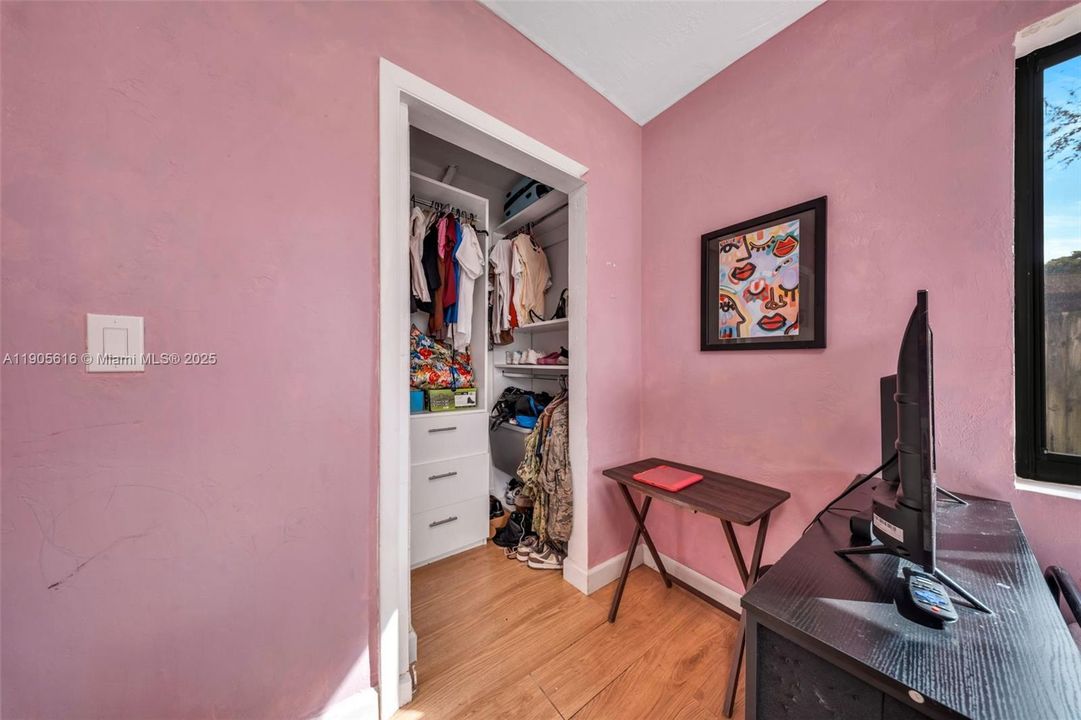 待售: $524,500 (4 贝兹, 2 浴室, 1390 平方英尺)