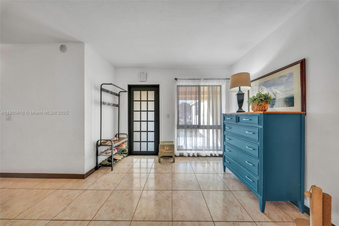 待售: $524,500 (4 贝兹, 2 浴室, 1390 平方英尺)