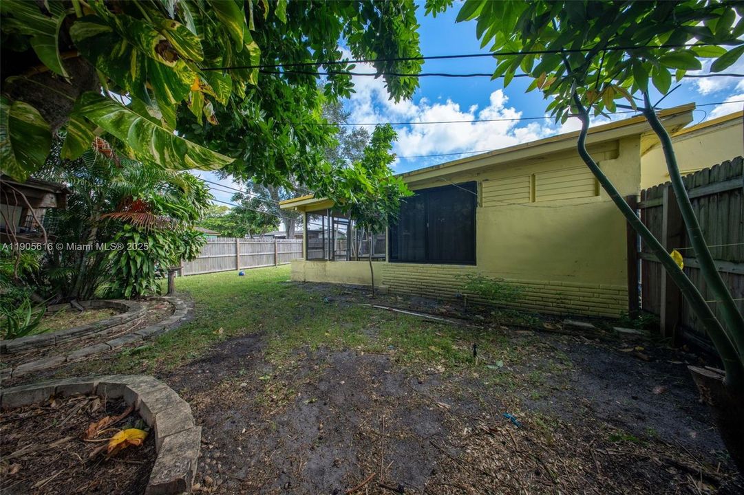 待售: $524,500 (4 贝兹, 2 浴室, 1390 平方英尺)