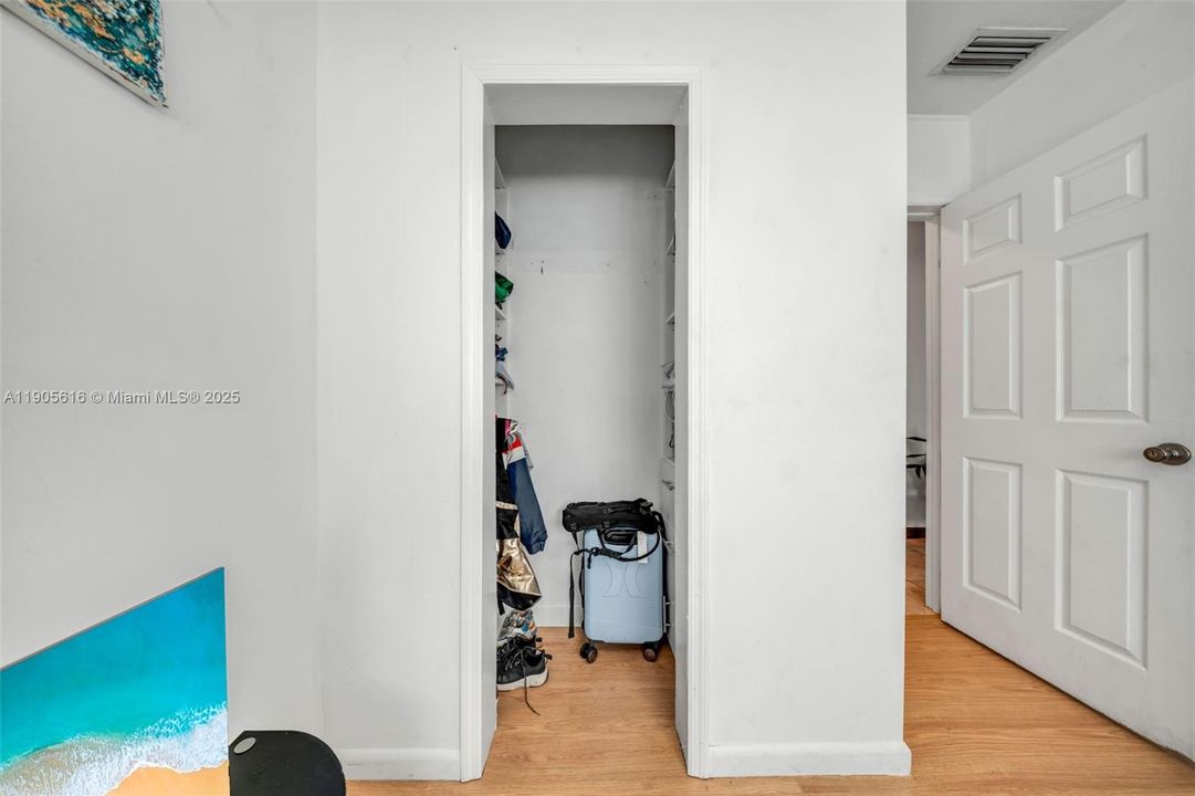 待售: $524,500 (4 贝兹, 2 浴室, 1390 平方英尺)