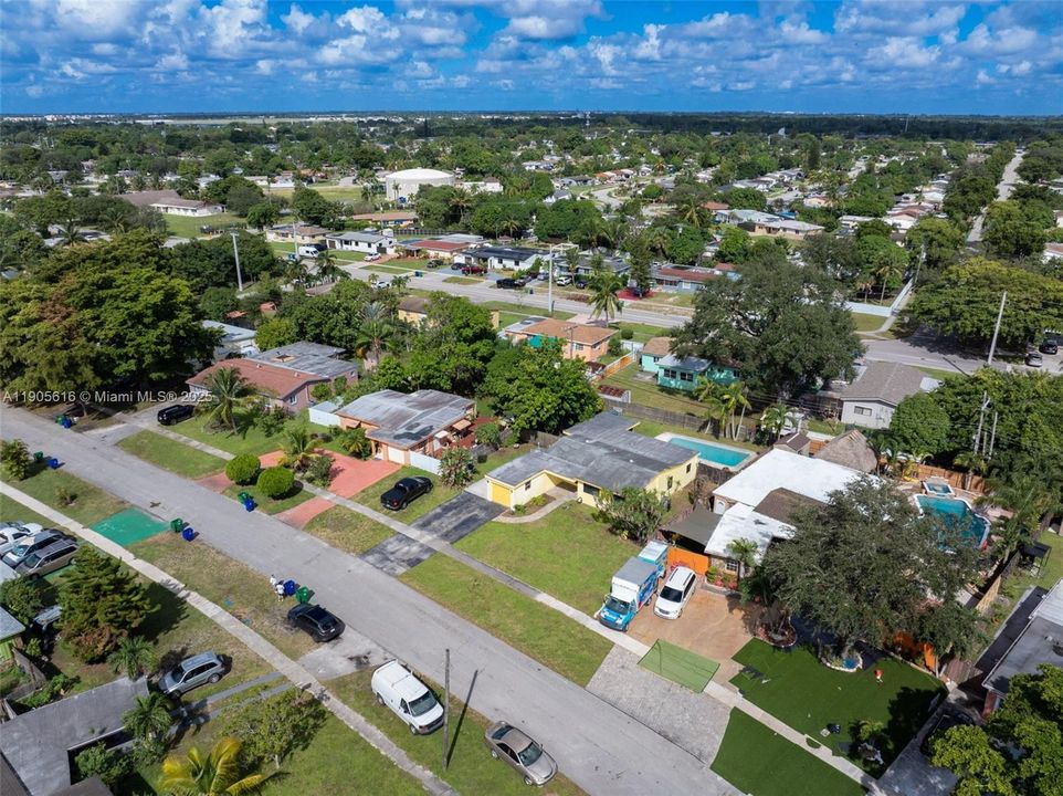 待售: $524,500 (4 贝兹, 2 浴室, 1390 平方英尺)