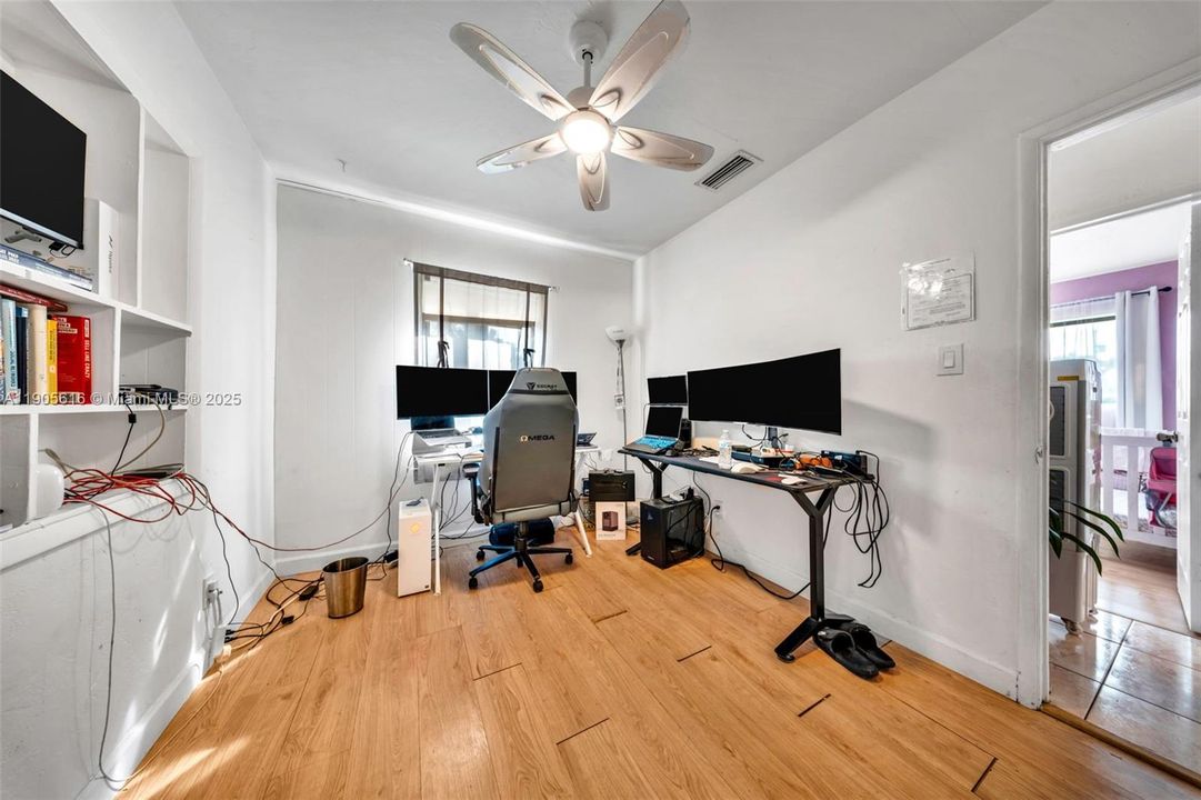 待售: $524,500 (4 贝兹, 2 浴室, 1390 平方英尺)