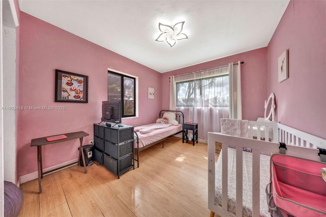 待售: $524,500 (4 贝兹, 2 浴室, 1390 平方英尺)