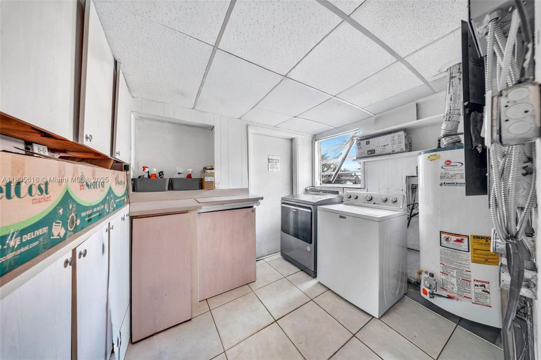 待售: $524,500 (4 贝兹, 2 浴室, 1390 平方英尺)