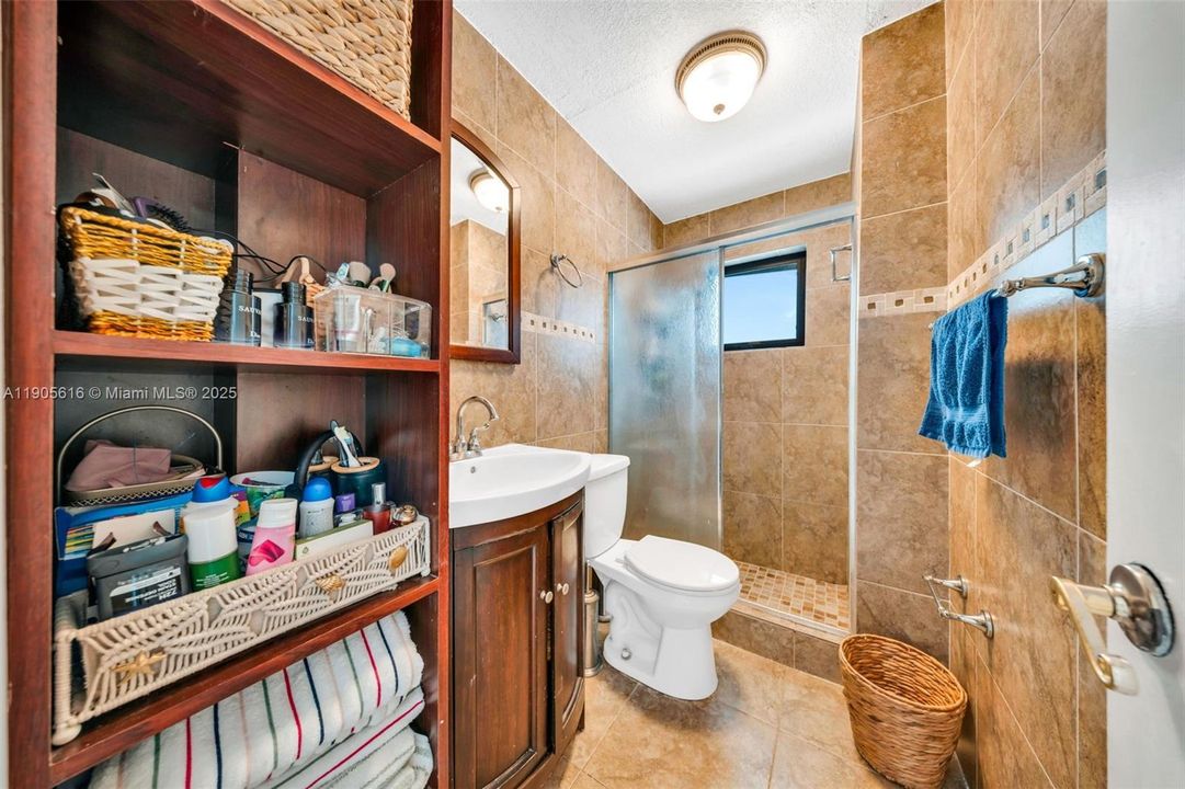 待售: $524,500 (4 贝兹, 2 浴室, 1390 平方英尺)