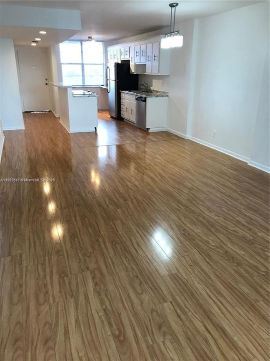 For Sale: $225,000 (2 beds, 2 baths, 1015 Square Feet)