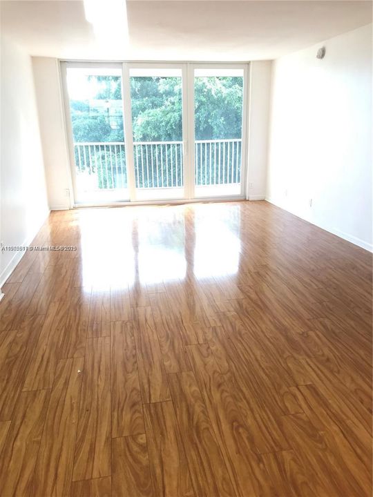 For Sale: $225,000 (2 beds, 2 baths, 1015 Square Feet)