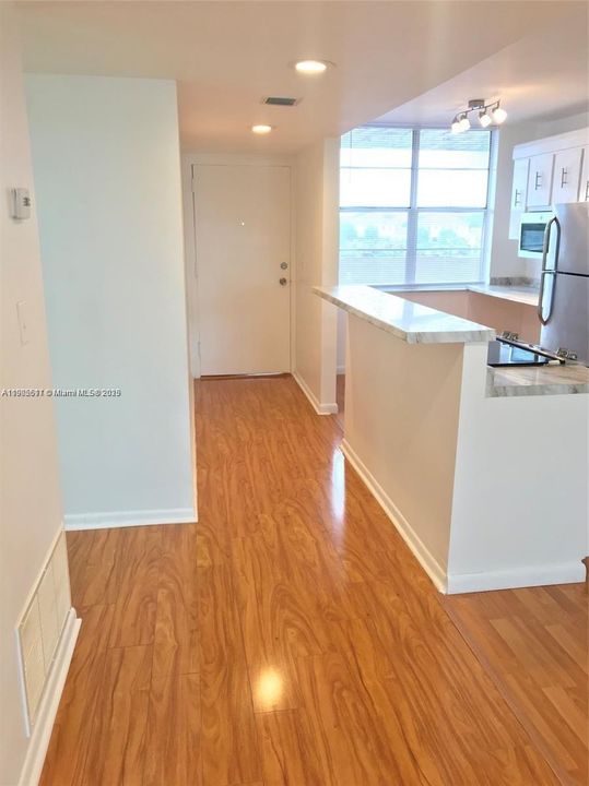 For Sale: $225,000 (2 beds, 2 baths, 1015 Square Feet)