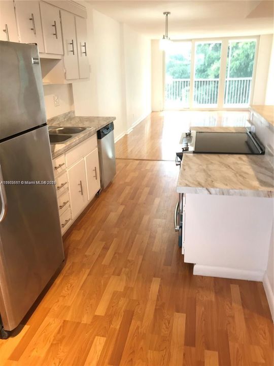 For Sale: $225,000 (2 beds, 2 baths, 1015 Square Feet)