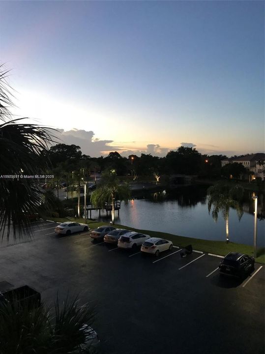 For Sale: $225,000 (2 beds, 2 baths, 1015 Square Feet)