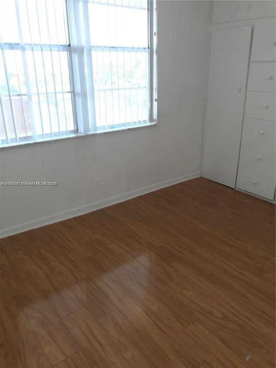 For Sale: $225,000 (2 beds, 2 baths, 1015 Square Feet)