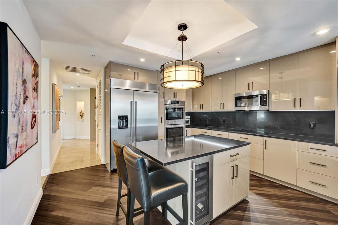 For Sale: $1,999,000 (2 beds, 2 baths, 2394 Square Feet)