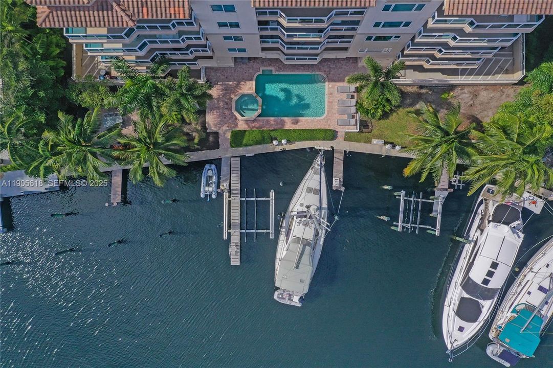 For Sale: $1,999,000 (2 beds, 2 baths, 2394 Square Feet)