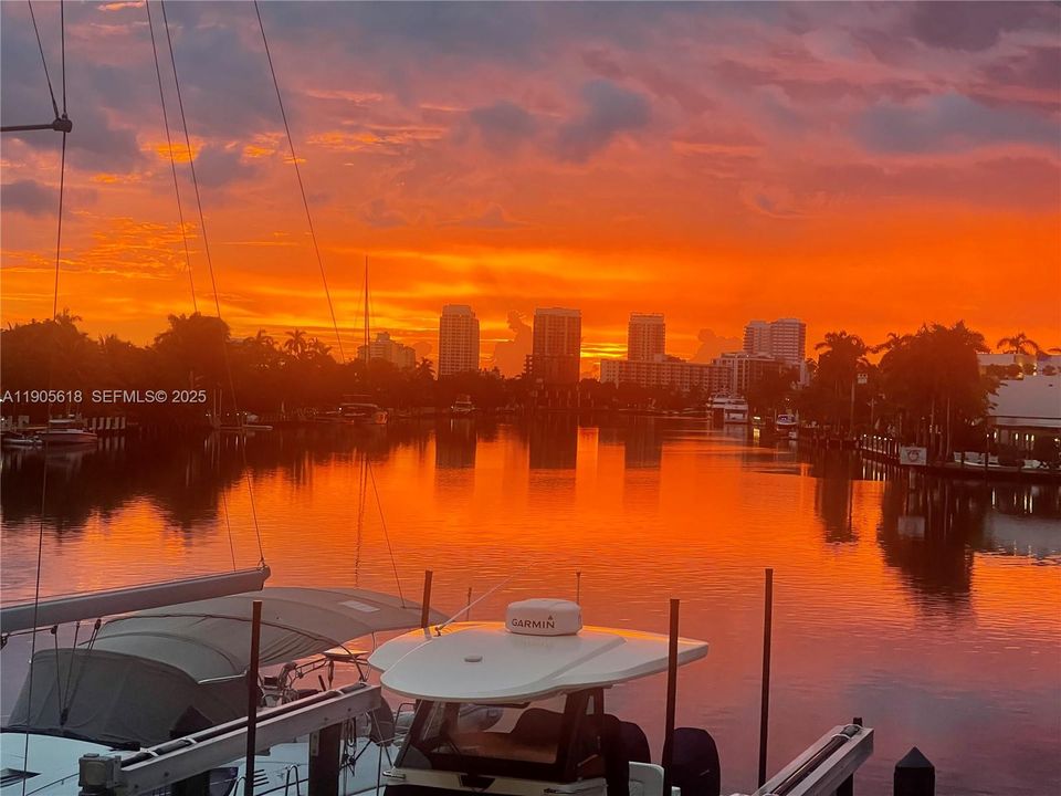 For Sale: $1,999,000 (2 beds, 2 baths, 2394 Square Feet)