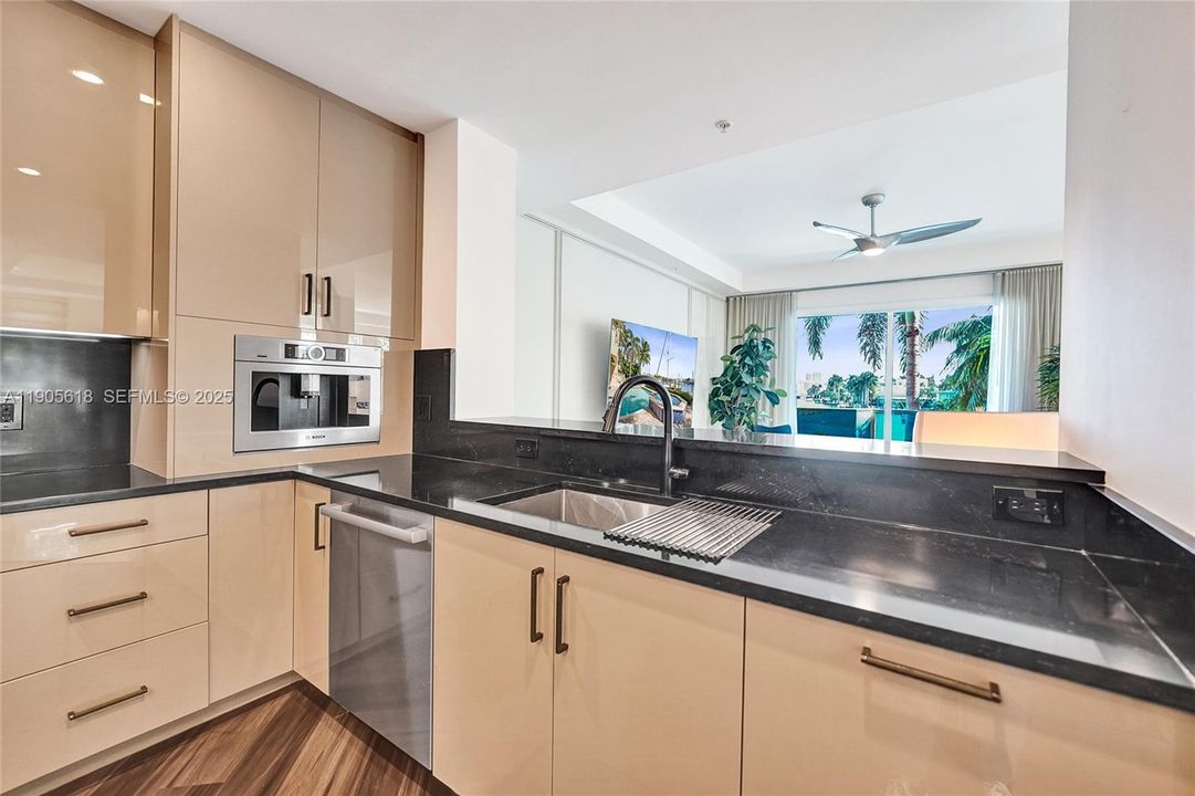 For Sale: $1,999,000 (2 beds, 2 baths, 2394 Square Feet)