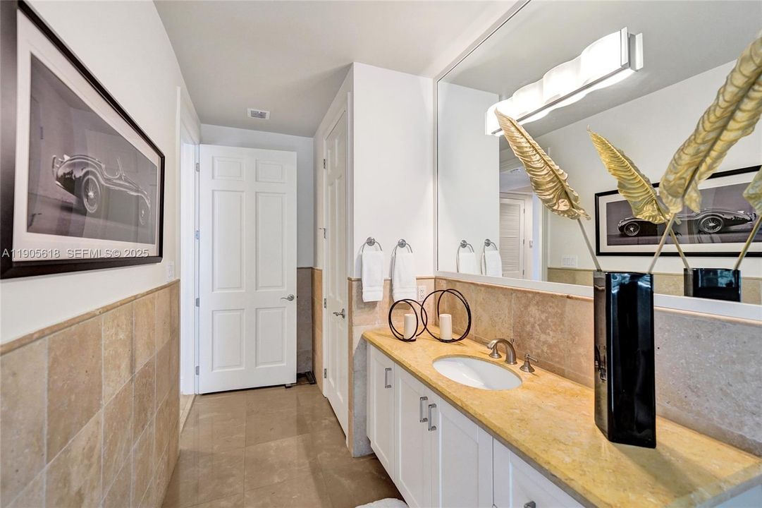 For Sale: $1,999,000 (2 beds, 2 baths, 2394 Square Feet)