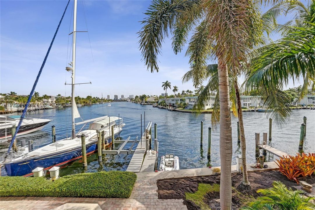 For Sale: $1,999,000 (2 beds, 2 baths, 2394 Square Feet)