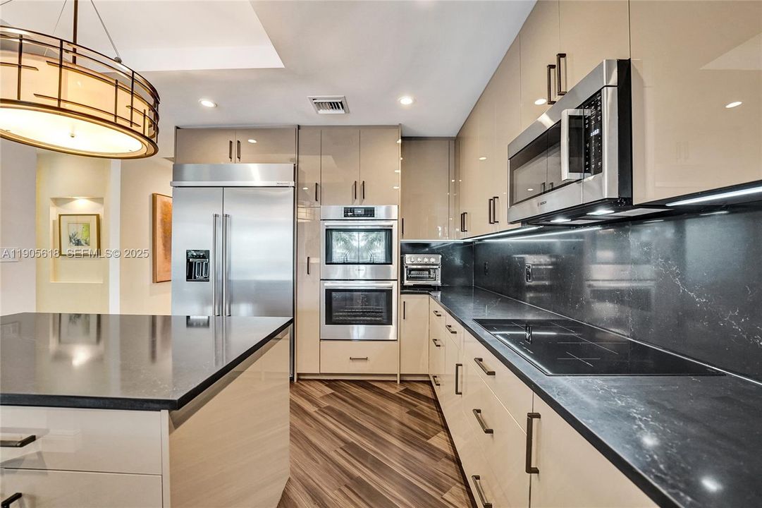 For Sale: $1,999,000 (2 beds, 2 baths, 2394 Square Feet)