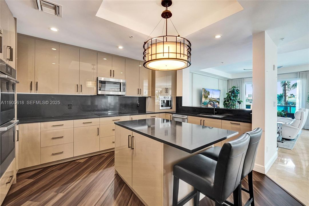 For Sale: $1,999,000 (2 beds, 2 baths, 2394 Square Feet)