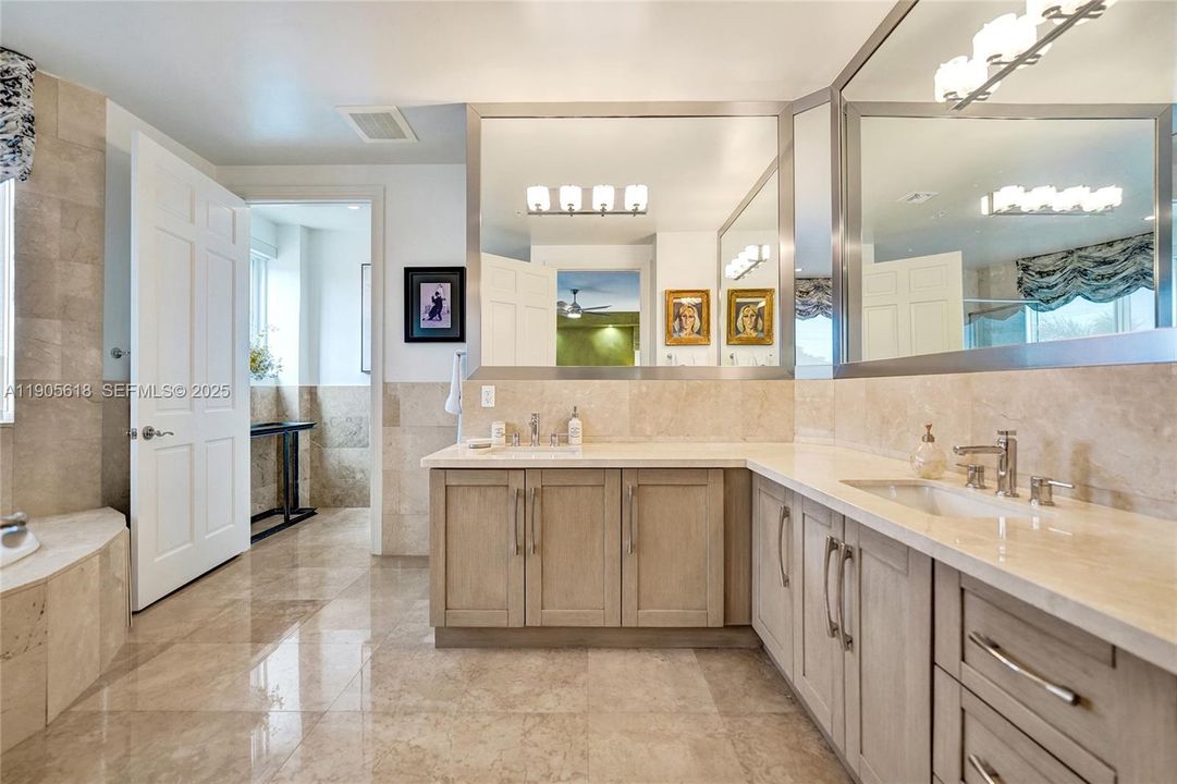 For Sale: $1,999,000 (2 beds, 2 baths, 2394 Square Feet)