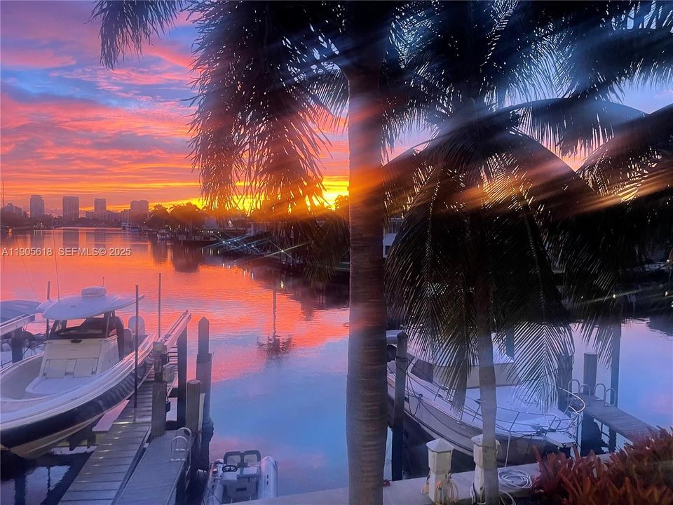 For Sale: $1,999,000 (2 beds, 2 baths, 2394 Square Feet)