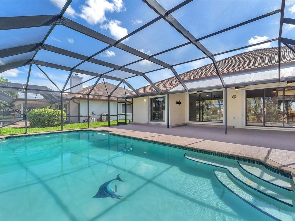 最近售出: $658,000 (4 贝兹, 2 浴室, 2352 平方英尺)