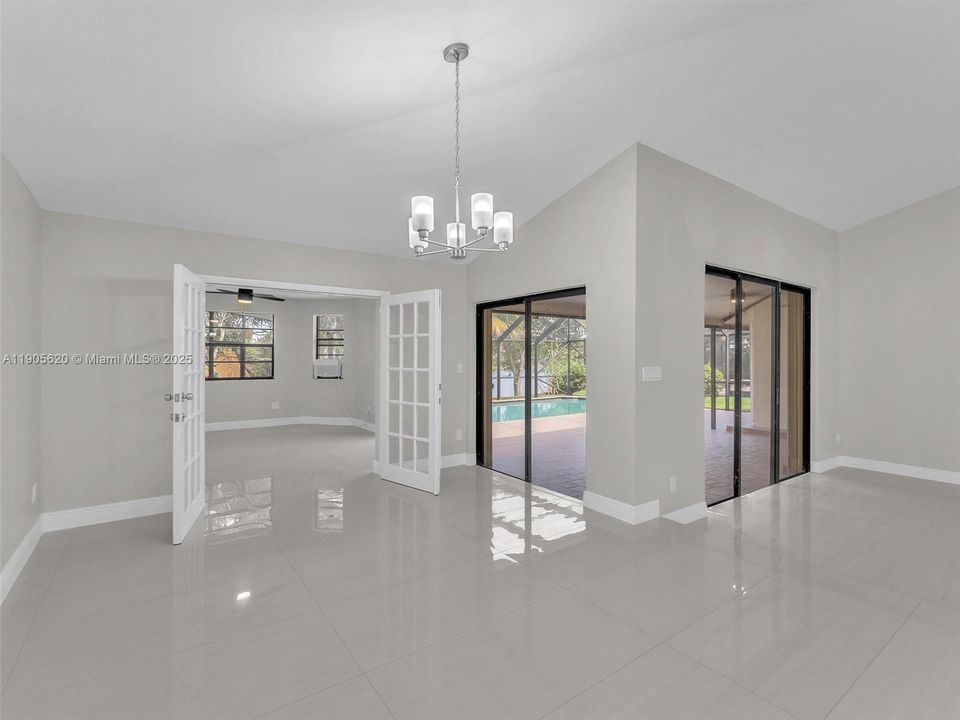 最近售出: $658,000 (4 贝兹, 2 浴室, 2352 平方英尺)