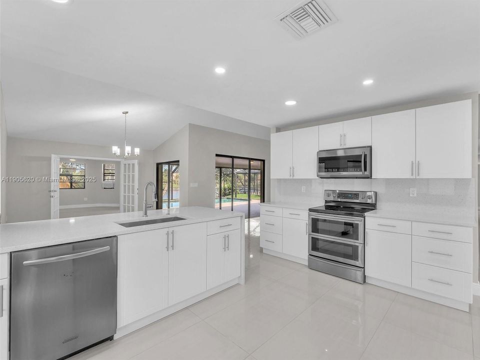 最近售出: $658,000 (4 贝兹, 2 浴室, 2352 平方英尺)