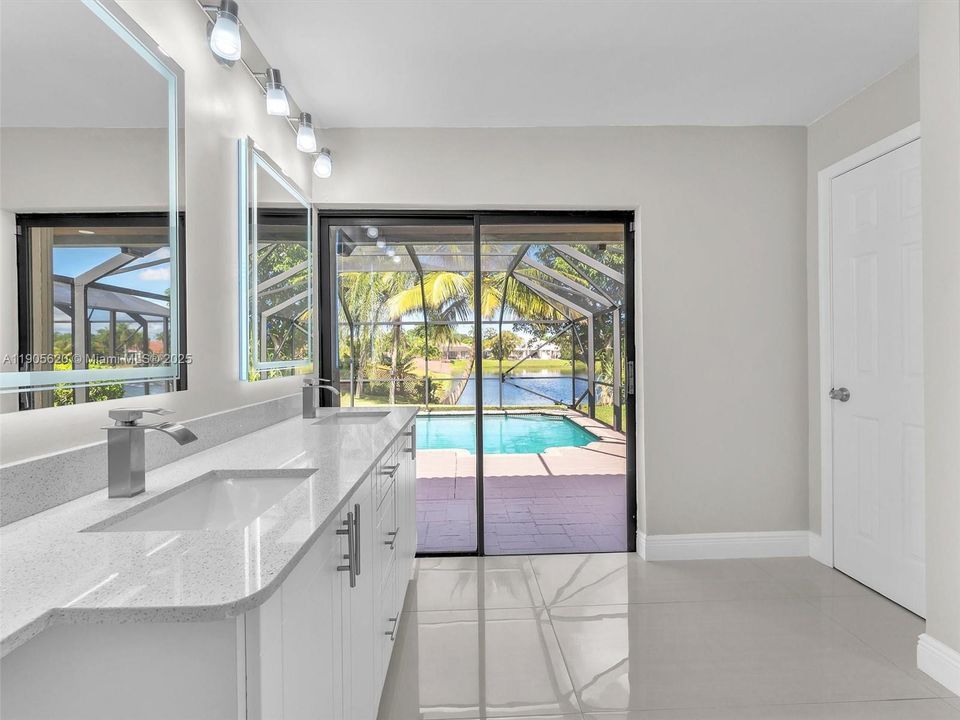 最近售出: $658,000 (4 贝兹, 2 浴室, 2352 平方英尺)