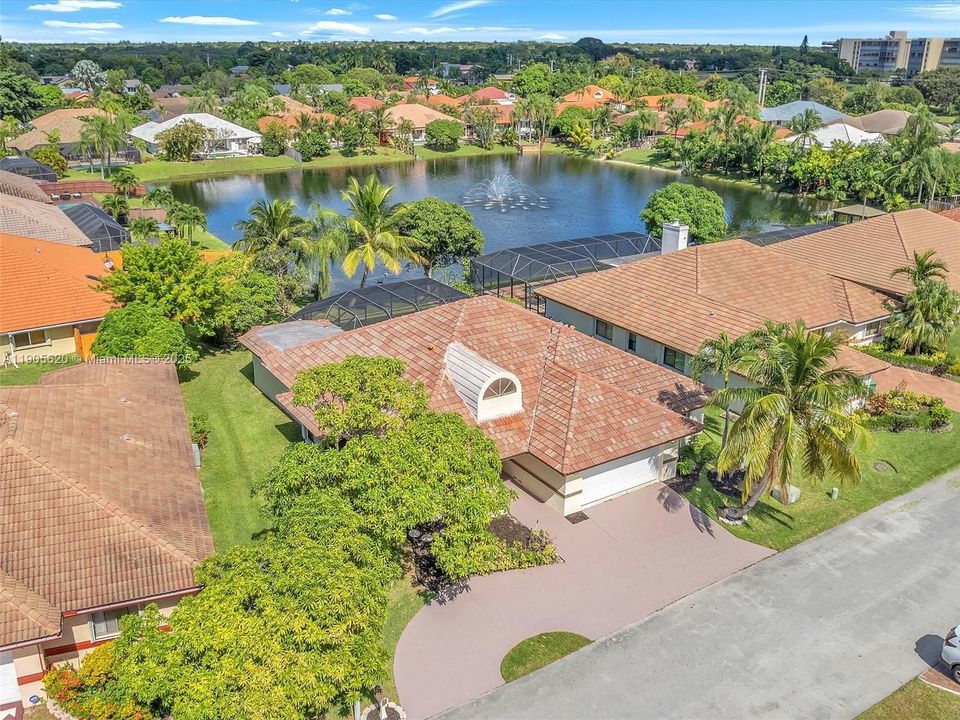 最近售出: $658,000 (4 贝兹, 2 浴室, 2352 平方英尺)