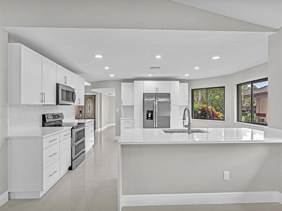 最近售出: $658,000 (4 贝兹, 2 浴室, 2352 平方英尺)