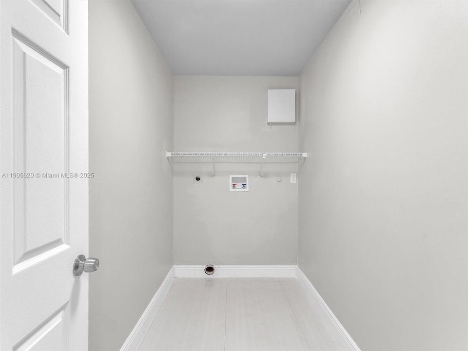 最近售出: $658,000 (4 贝兹, 2 浴室, 2352 平方英尺)