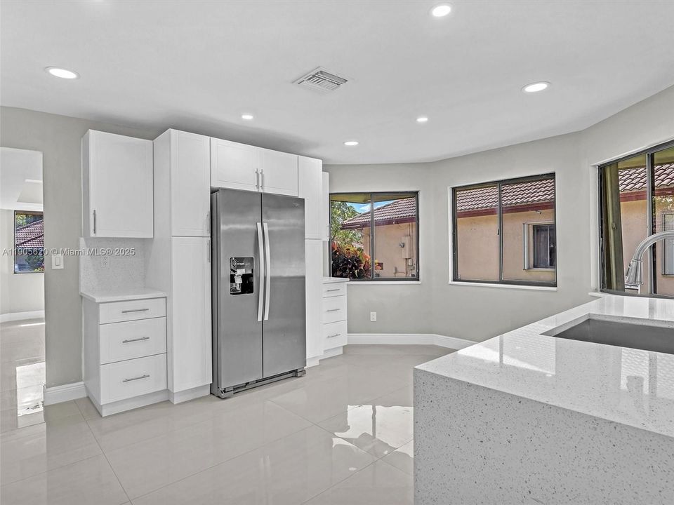 最近售出: $658,000 (4 贝兹, 2 浴室, 2352 平方英尺)