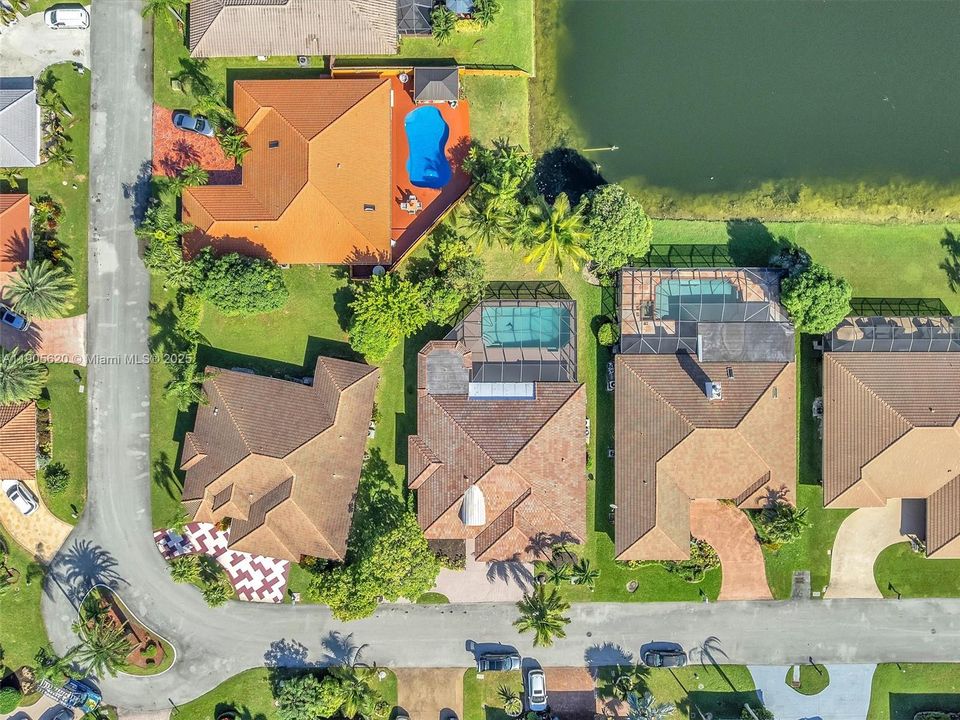 最近售出: $658,000 (4 贝兹, 2 浴室, 2352 平方英尺)